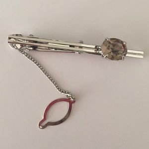 Vintage silvertone tie pin with genuine quartz.